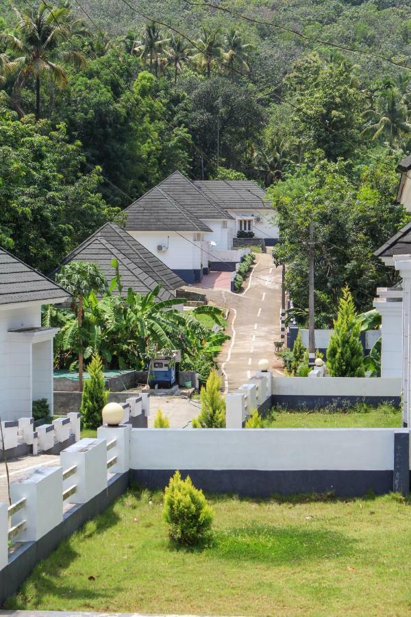 Magic Land Resorts Athirapally Irinjalakuda Екстер'єр фото
